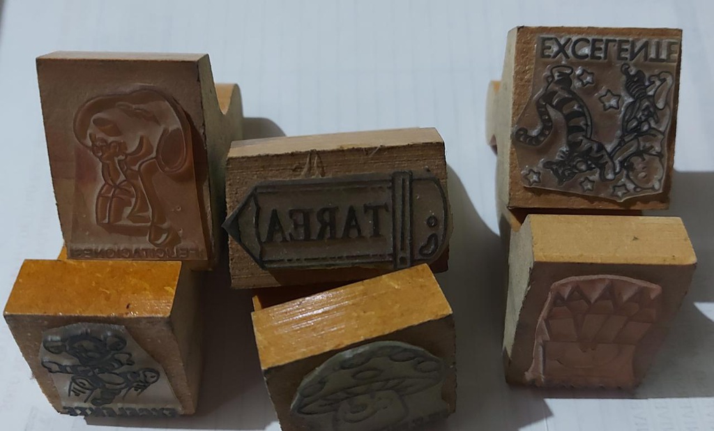 SELLOS DE HULE MADERA ESCOLARES
