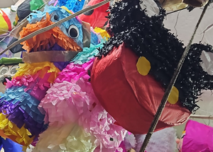 PIÑATAS MEDIANAS, DINOSAURIO, STICH, CAPIBARA